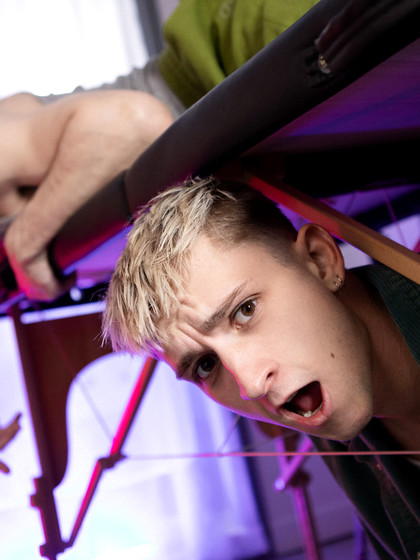 Bromo Sunny D, Theo Brady