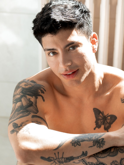 Sexy latino boy Brando shows his perfect bubble butt