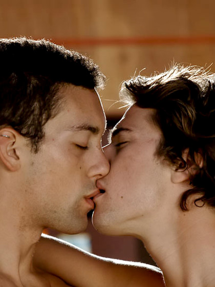 Sexy gays Kelly Taylor and DJ strip and suck each other's knob on a table