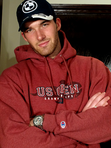 Gay stud with an athletic body Alexy Tyler sucking an irresistible uncut cock